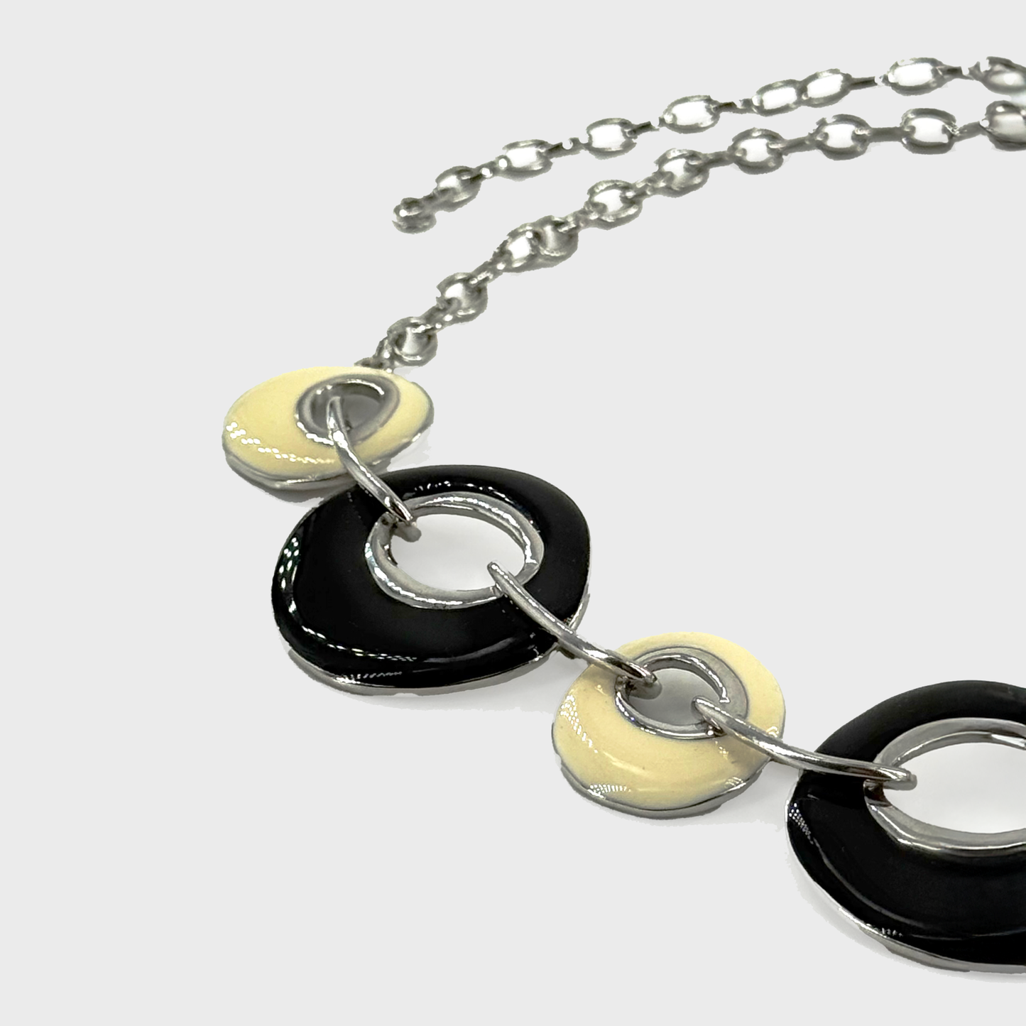 OVAL NECKLACE