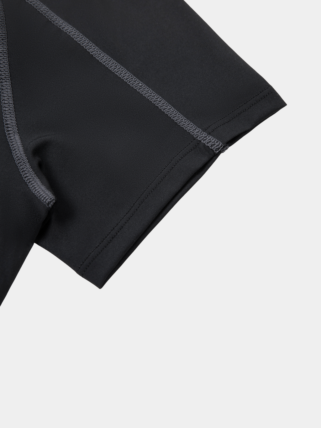 BLACK/GREY PERFORMANCE CONTRAST STITCH T