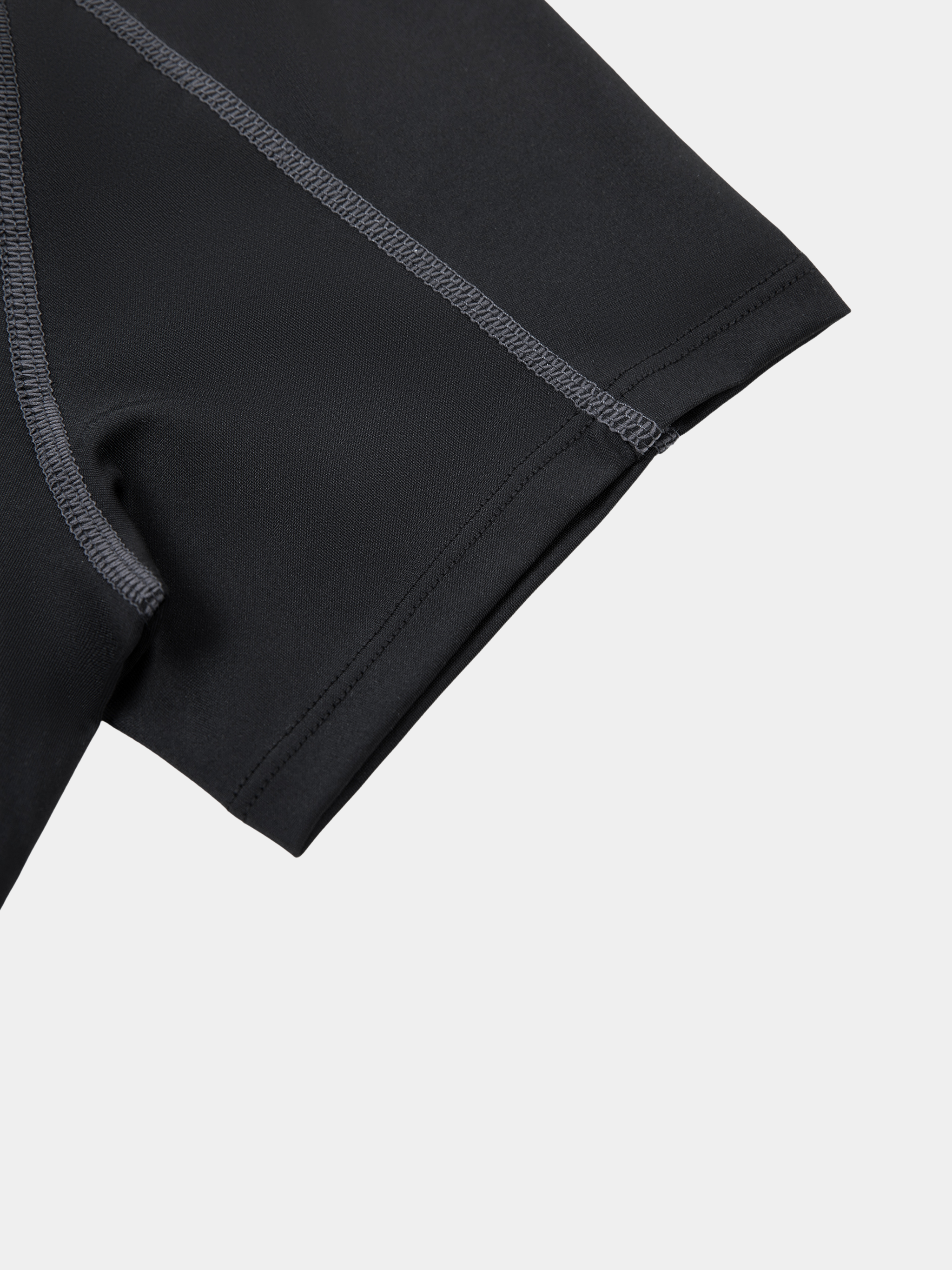 BLACK/GREY PERFORMANCE CONTRAST STITCH T